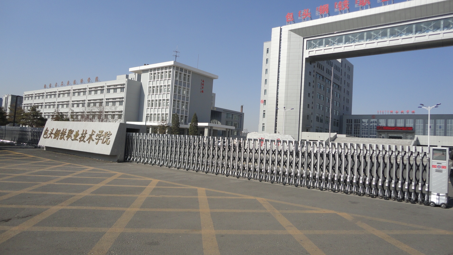 包頭市職業(yè)技術(shù)學(xué)院H670電動(dòng)伸縮門(mén)