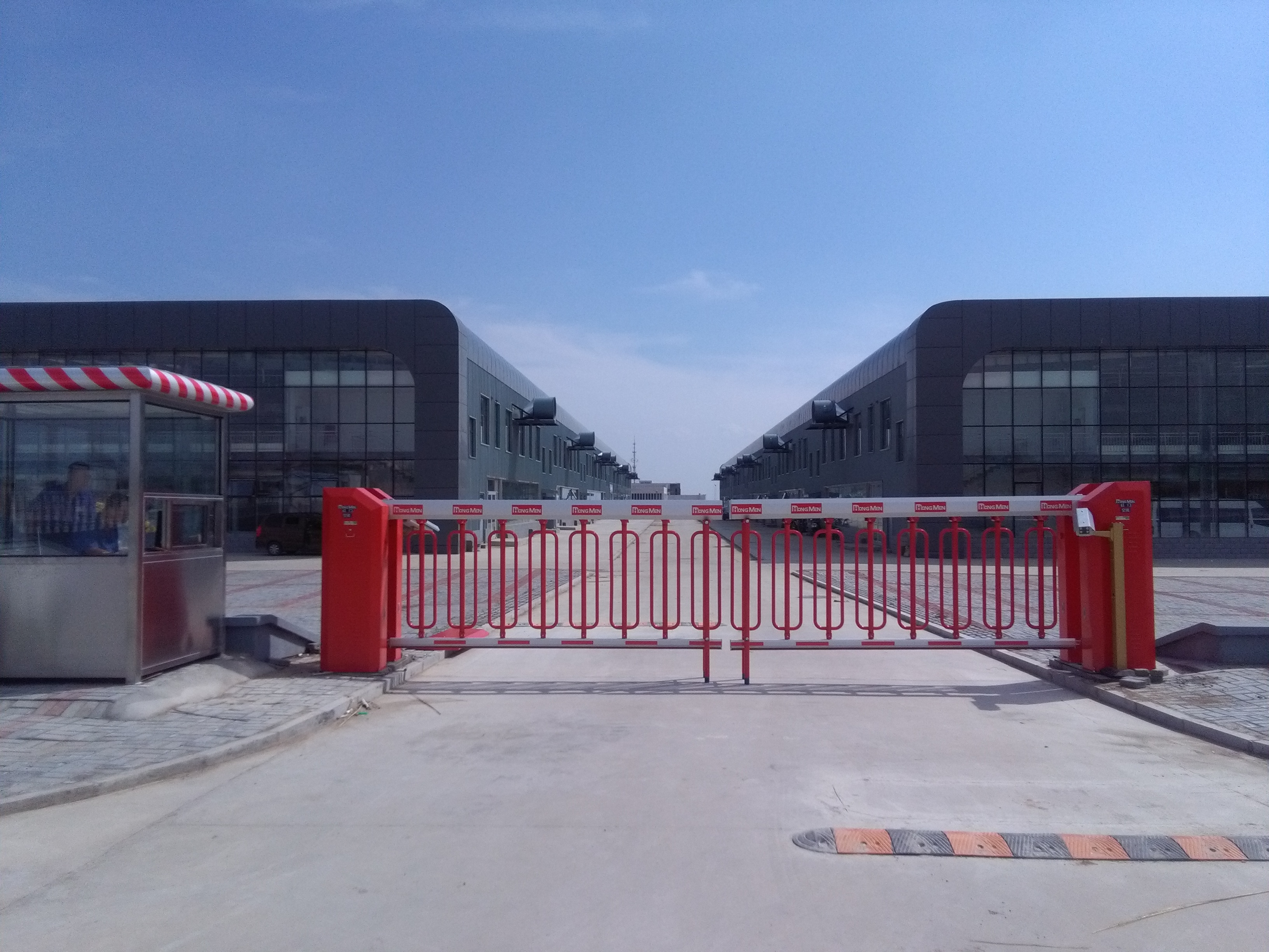 包頭力德汽車城空降門