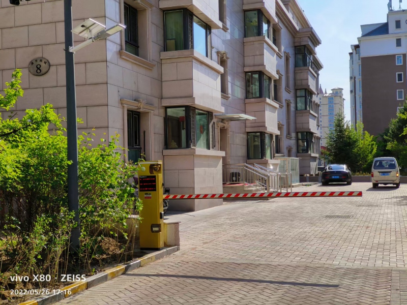 滿(mǎn)世尚城    智能一體化出入口管理終端